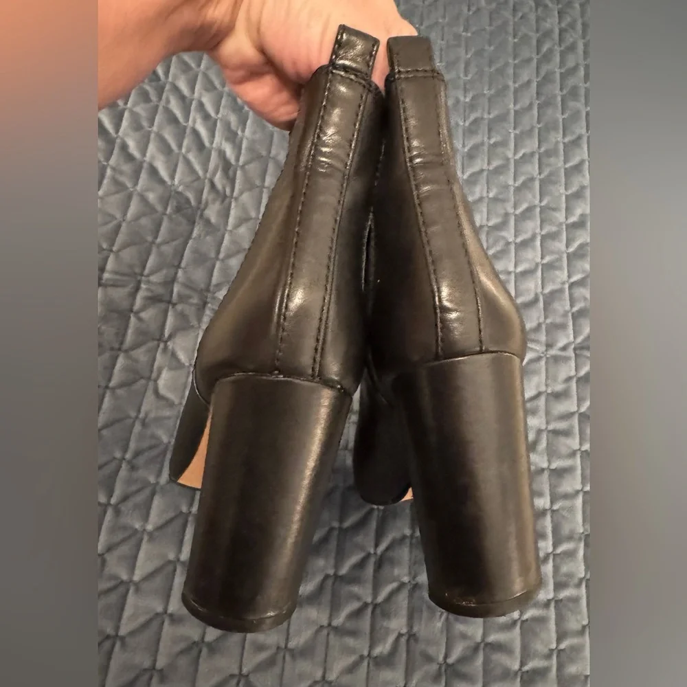 Vince Camuto Black Ankle Boots (7M)